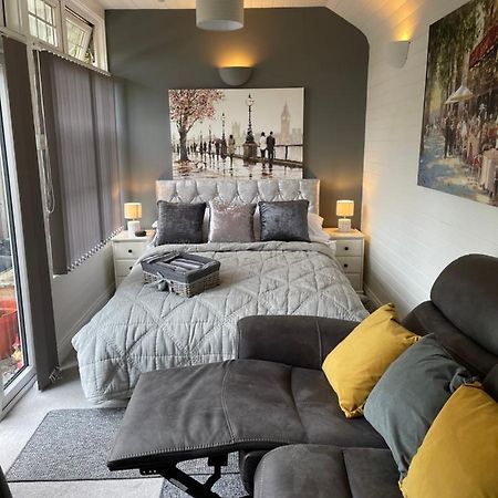 Cosy Cabin By The Seaside With Hot Tub Apartment Birchington-on-Sea ภายนอก รูปภาพ