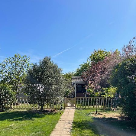 Cosy Cabin By The Seaside With Hot Tub Apartment Birchington-on-Sea ภายนอก รูปภาพ