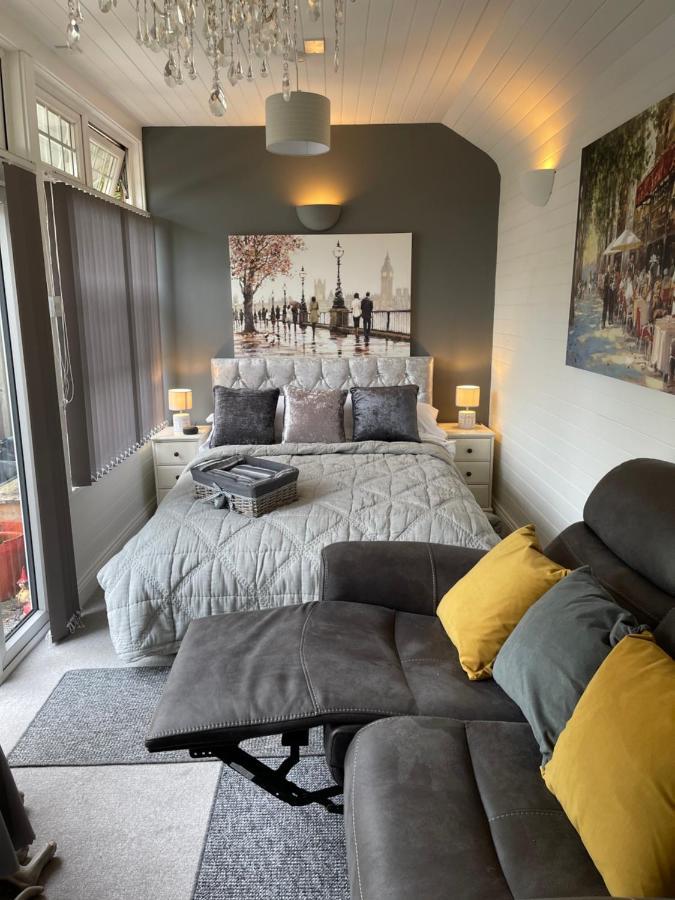 Cosy Cabin By The Seaside With Hot Tub Apartment Birchington-on-Sea ภายนอก รูปภาพ