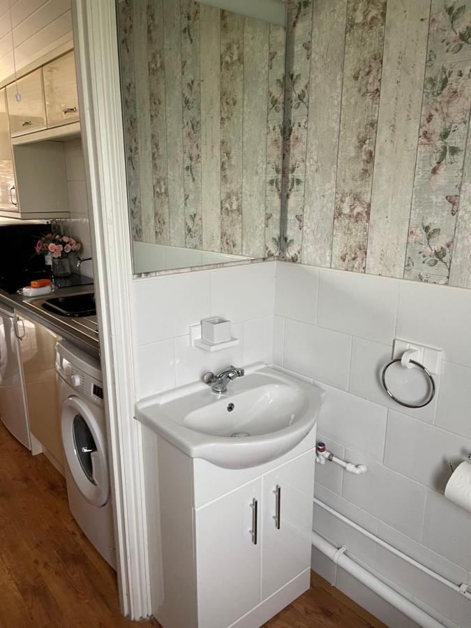 Cosy Cabin By The Seaside With Hot Tub Apartment Birchington-on-Sea ภายนอก รูปภาพ