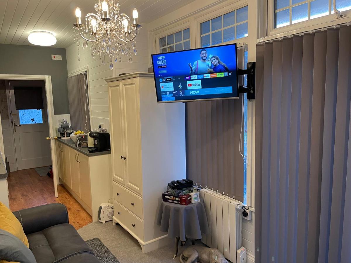 Cosy Cabin By The Seaside With Hot Tub Apartment Birchington-on-Sea ภายนอก รูปภาพ