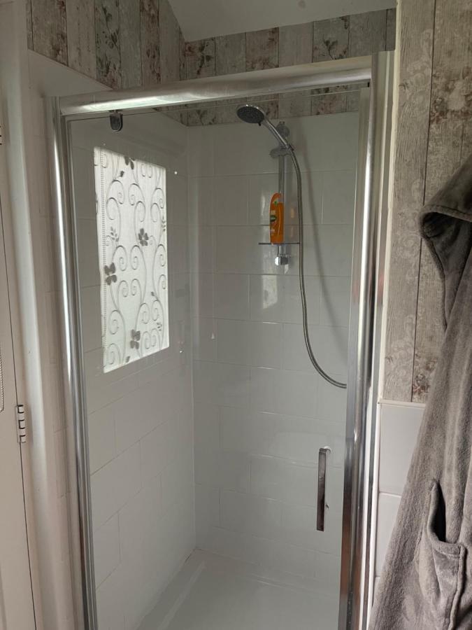 Cosy Cabin By The Seaside With Hot Tub Apartment Birchington-on-Sea ภายนอก รูปภาพ