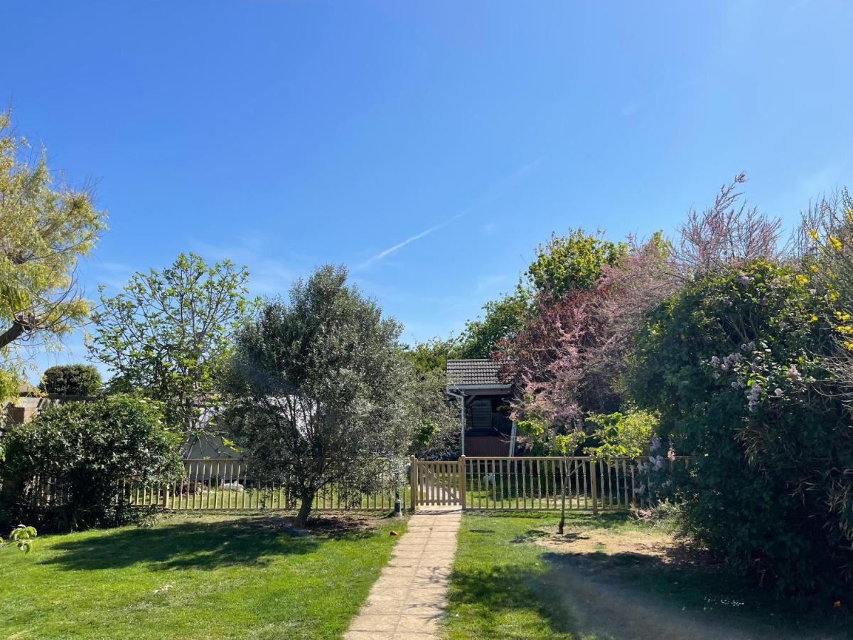 Cosy Cabin By The Seaside With Hot Tub Apartment Birchington-on-Sea ภายนอก รูปภาพ